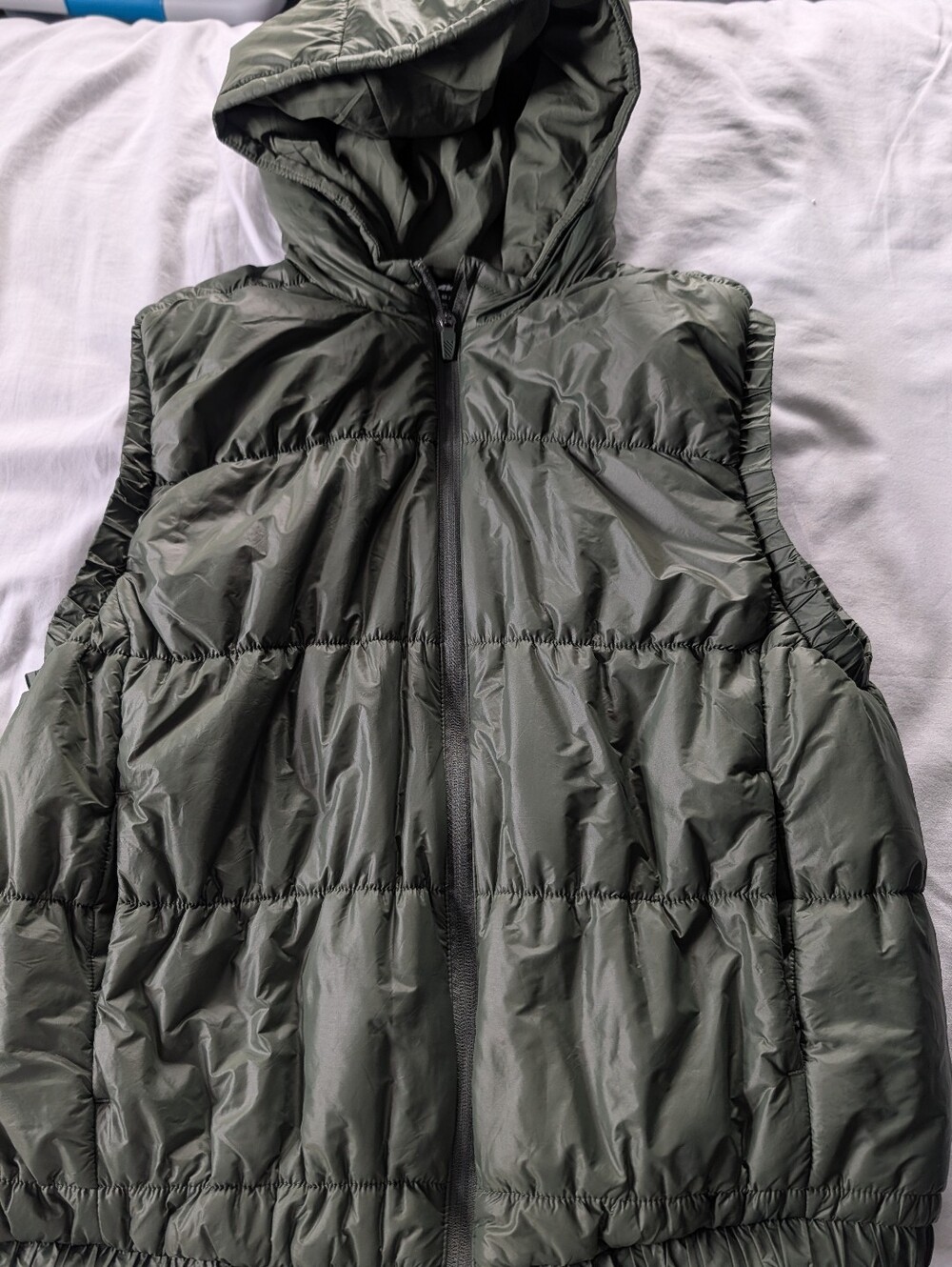 AVIA Ladies Full Zip Hooded Puffer Vest. Size Med (8-10). Midnight Green.